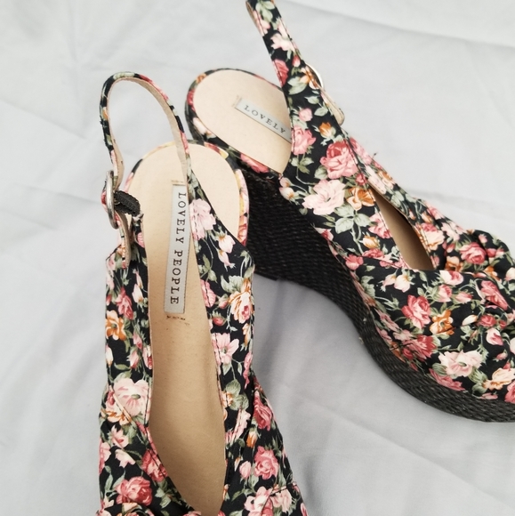 Lovely People Floral Peep-toe Wedge NWOT - Picture 5 of 6